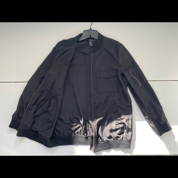 FOREVER 21 MEDIUM BLACK BOMBER JACKET - Picture 2 of 7